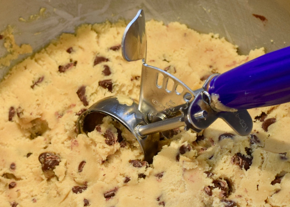 Are you using a cookie scoop?! 👩🏻‍🔬🍪⁠ ⁠ A spring loaded scoop save, Cookies